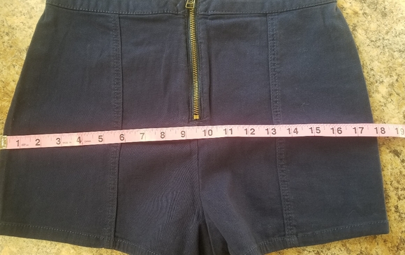 High Rise Pin-Up Style Shorts - Picture 4 of 5